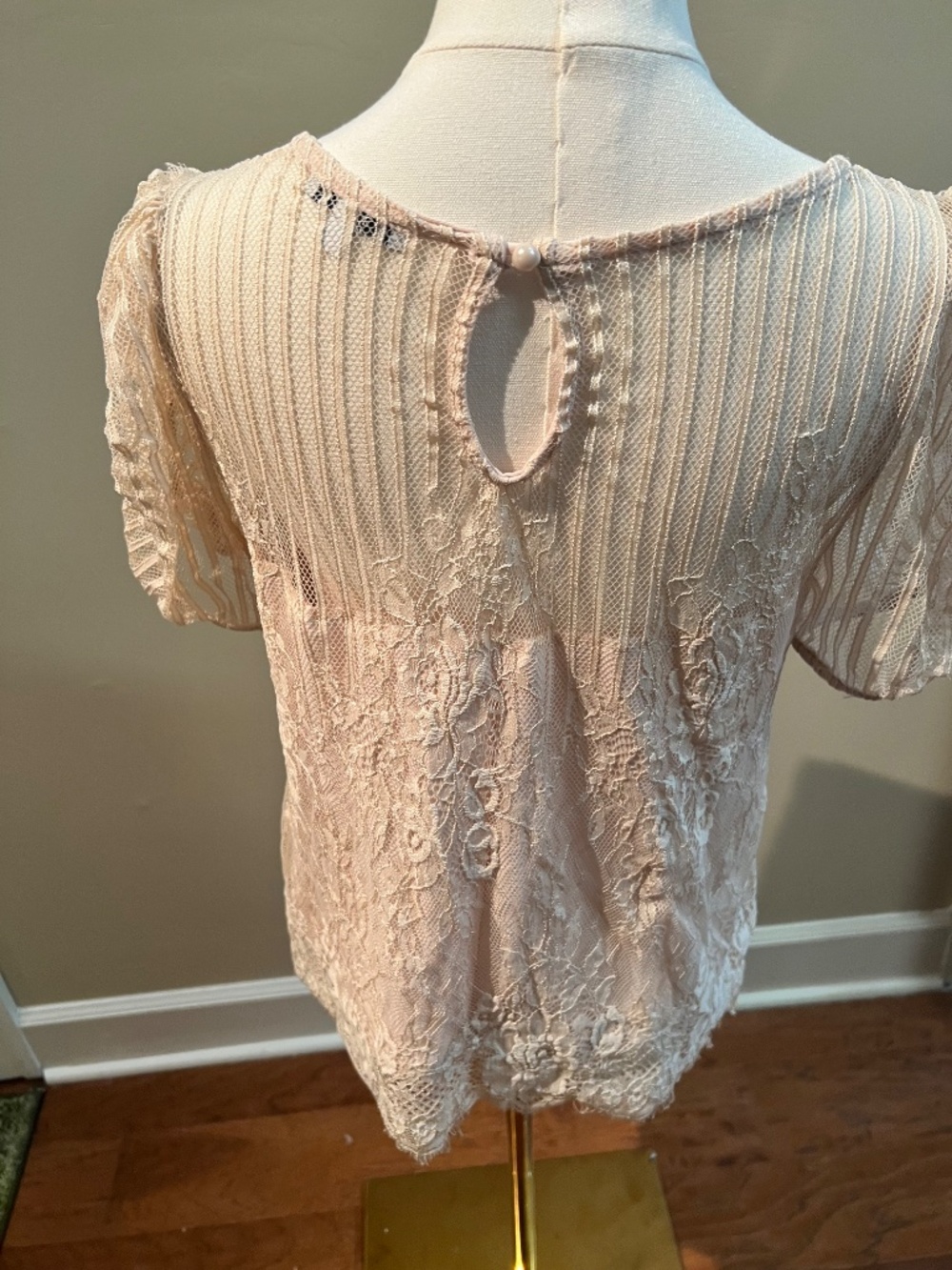 Lace top - Picture 2 of 3
